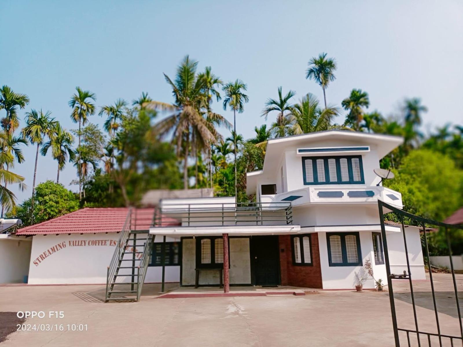 Streaming Valley Independent Coffee Estate Stay Madikeri Luaran gambar