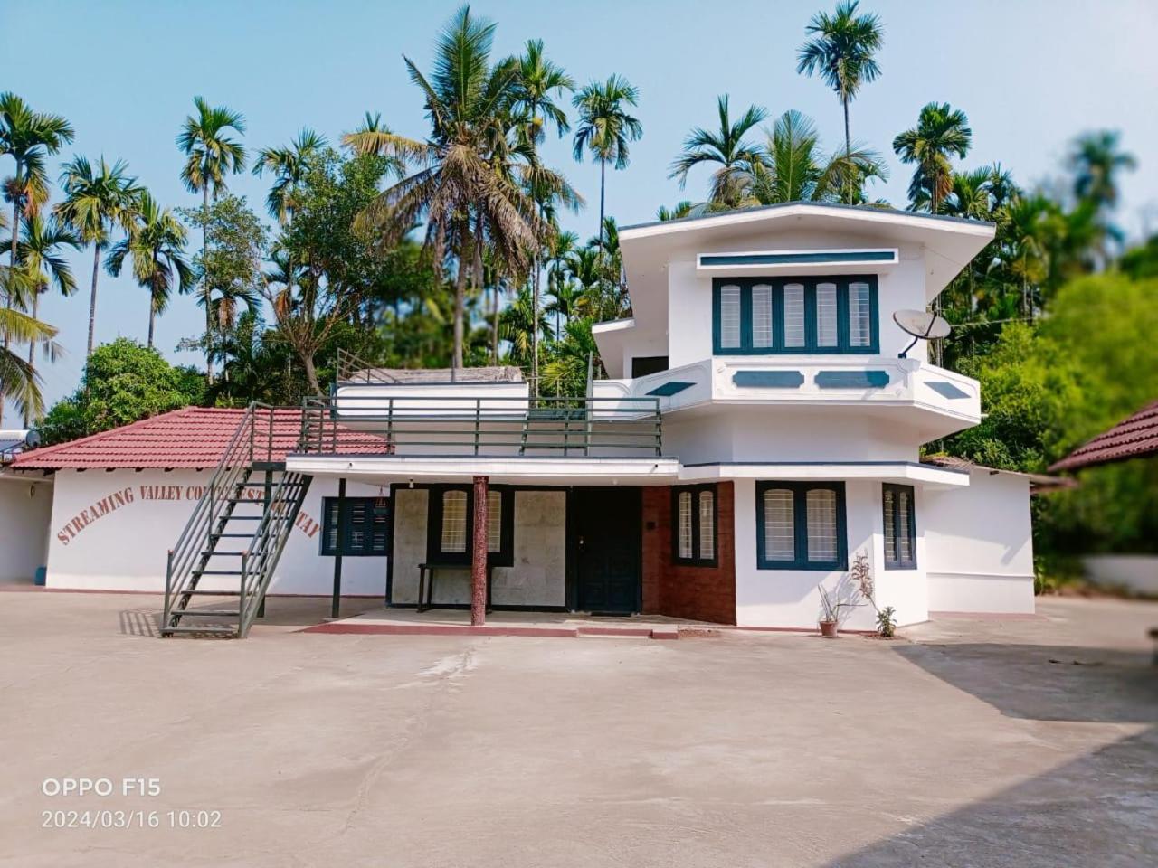 Streaming Valley Independent Coffee Estate Stay Madikeri Luaran gambar